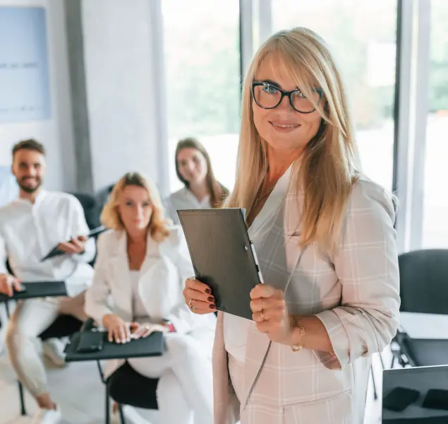 senior-woman-is-making-master-cl