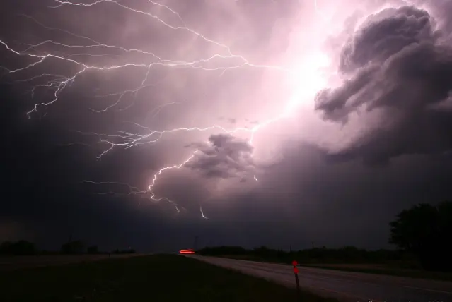 lightning-1056419_1920