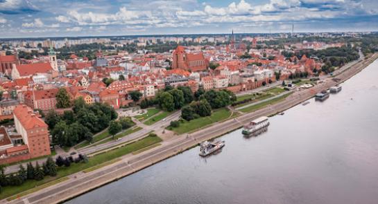summer-view-of-torun-old-town-an