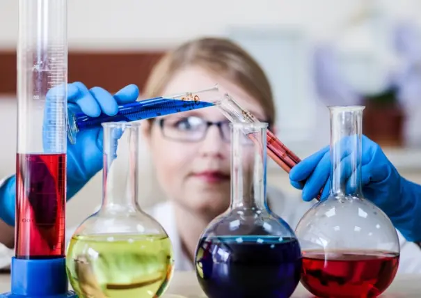 scientist-woman-research-and-wor