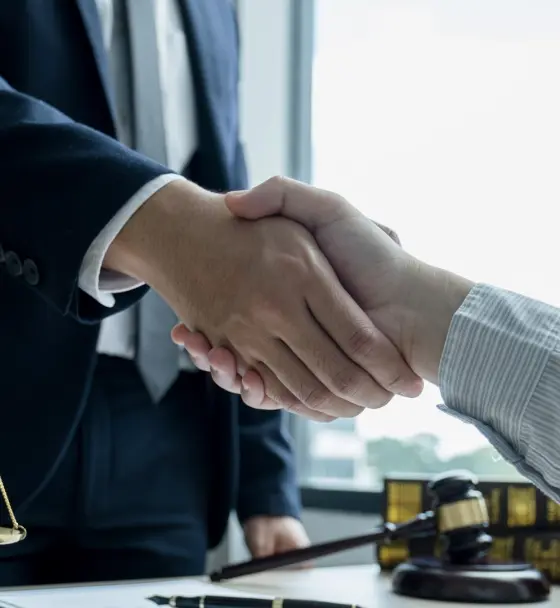 handshake-after-lawyer-providing-legal-consult-bus-2023-11-27-05-24-11-utc