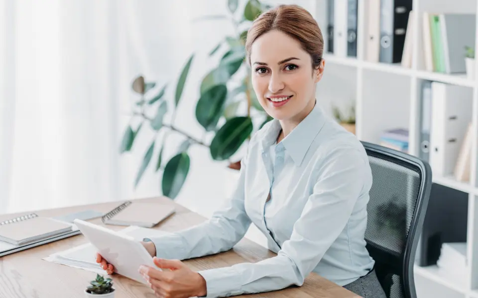 smiling-beautiful-businesswoman-