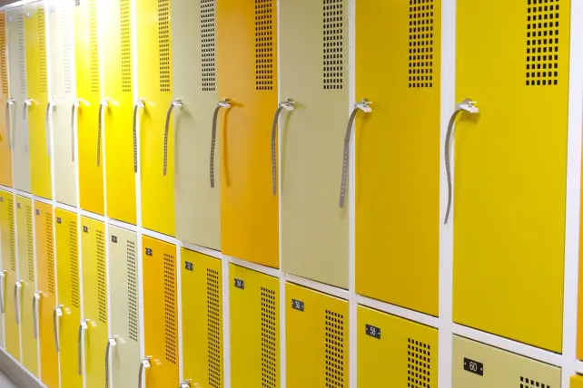 wardrobe-618502_1920