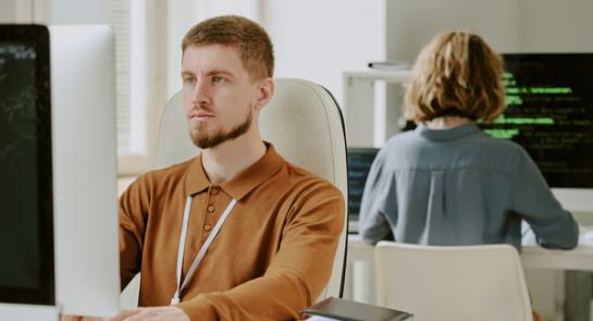 bearded-man-working-on-computer-(1)