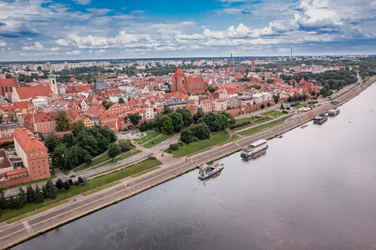 summer-view-of-torun-old-town-an