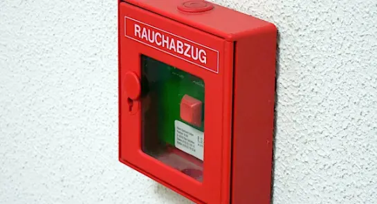 Systemy_ochrony_przeciwpozarowej_w_obiektach_przemyslowych_i_magazynowych