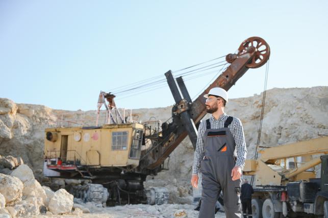 extraction-of-stone-male-worker-