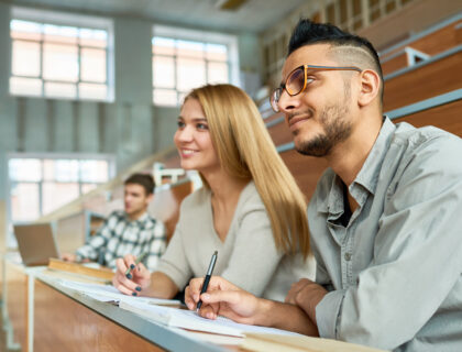 Studenci na wykładzie