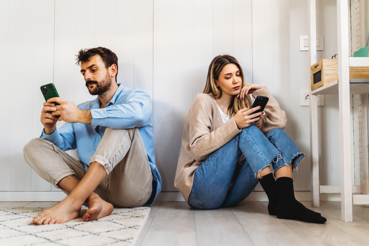 gadget-addiction-and-relationshi.jpg