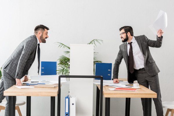 Konflikty w pracy – jak je rozwiązywać?